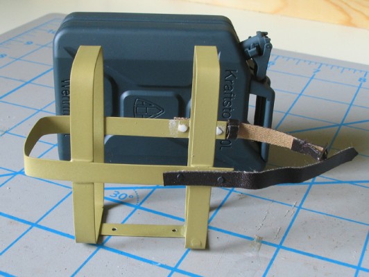 normal_Jerrycan%20holder%20complette%20sixth.jpg