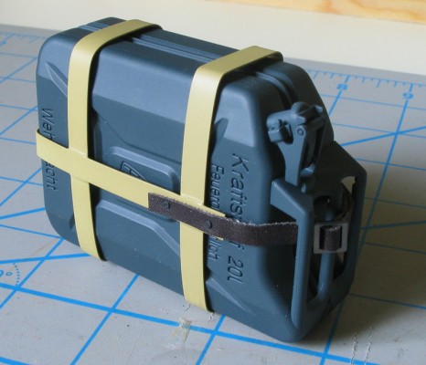 normal_Jerrycan%20holder%20front%20sixth.jpg